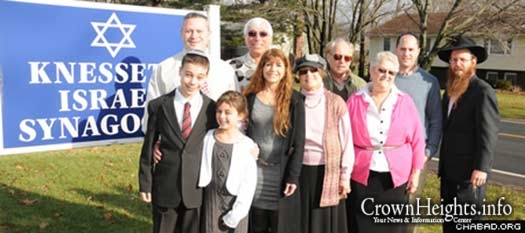 Joshua Ellin became the third generation in his family to observe his Bar Mitzvah at the small and storied synagogue.Three generations of the Ellin family pose with Rabbi Yosef Wolvovsky.