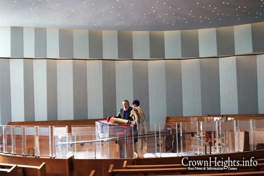 Inside the sanctuary of the elegant new Lincoln Square Synagogue building.