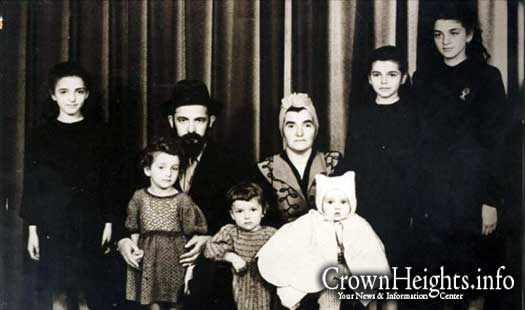 Mrs. Bluma Leah Lokshin (Center) with her husband and children, in an undated photo.