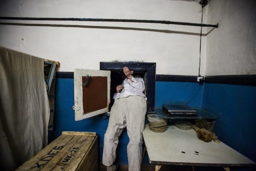 A prisoner working in the kitchen.