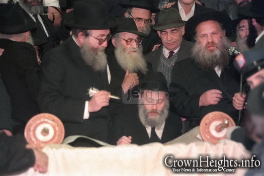 Siyum Sefer Torah for Kfar Chabad - 30 Tishrei, 5748