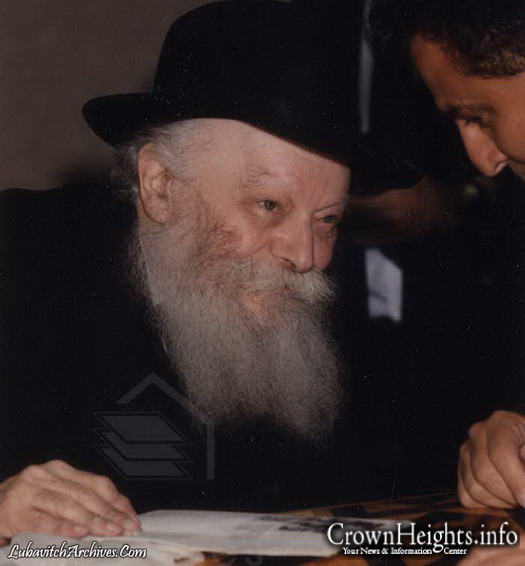 Weekly Unique Photo Of The Rebbe CrownHeights info Chabad News 