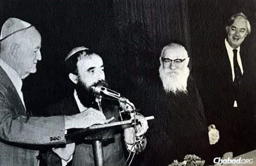 Rabbi Hecht, second from right, in the 1970s with Vice President of the United States Hubert H. Humphrey, Rabbi Abraham Shemtov, and U.S. Senator Daniel P. Moynihan.