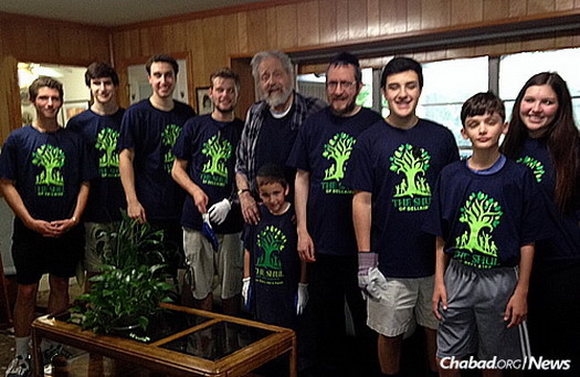 The CTeen Shul of Bellaire group spent two hours cleaning, removing damaged items and helping re-organize the home of Rabbi Joseph Radinsky, rabbi emeritus of United Orthodox Synagogues.