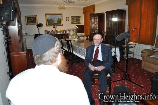 Mr. Berel Perrin sharing over 20 stories of him and his father with the Rebbe.