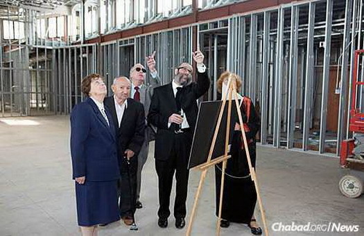 The Chabad emissaries gave tours of the building to visitors while the structure was going up.