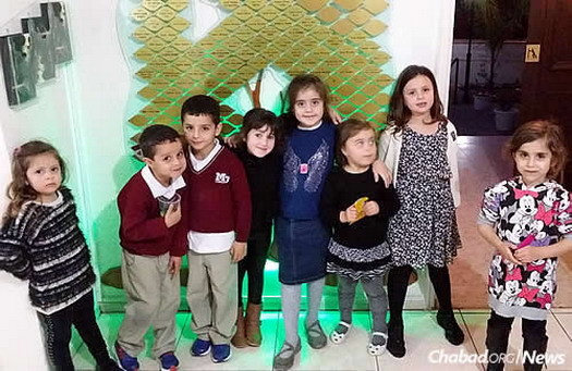 Children at the Chabad House; a Hebrew school and kindergarten were established as soon as the Raskins arrived. As Shaindel Raskin says: “We needed to have an educational framework for our children.”