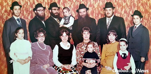 The rabbi, top row, second from right, with his parents and siblings