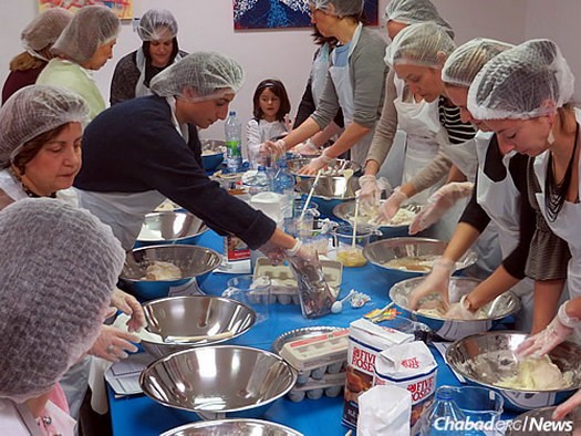 Yiddish, English and French mix seamlessly as women from the entire spectrum of the Outremont community came together to bake challah. While some of the Chassidic women had been baking since girlhood, it was a first-time experience for others.