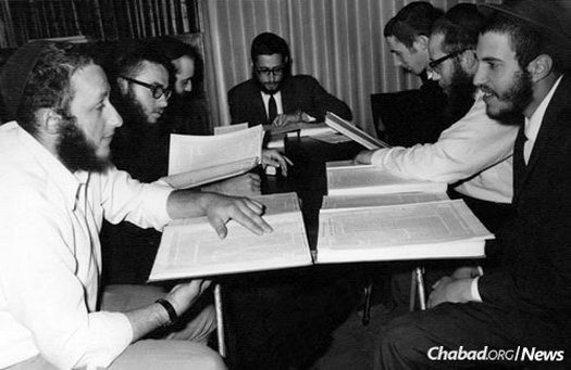 Shimon Allan, third from right, from New Zealand came to Melbourne in 1968, and soon began learning at the yeshivah.