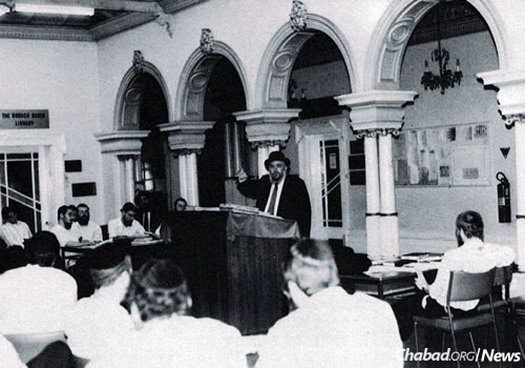 At the podium is Rabbi Chaim Gutnik, a leading Australian rabbi and among the founders of the Rabbinical College, giving a class at the yeshivah.