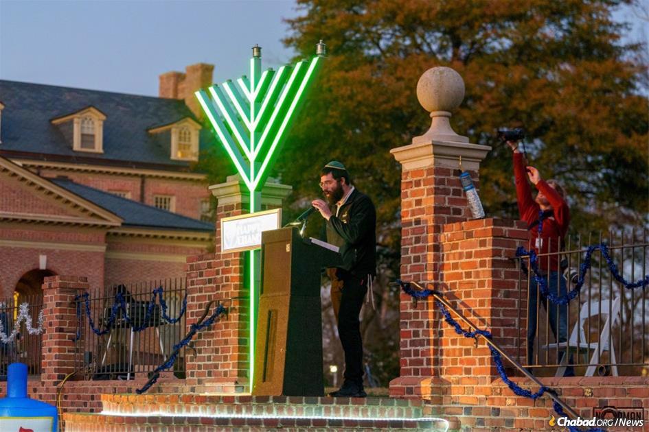 Overcoming Adversity Canceled Chanukah Menorahs Draw Huge Crowds