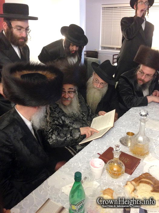 Satmar Rebbe Learns Torah of the Rebbe Rashab | CrownHeights.info ...