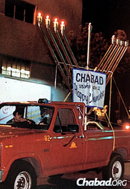 45 Years of Car Menorahs, The History CrownHeights.info Chabad News, Crown Heights News