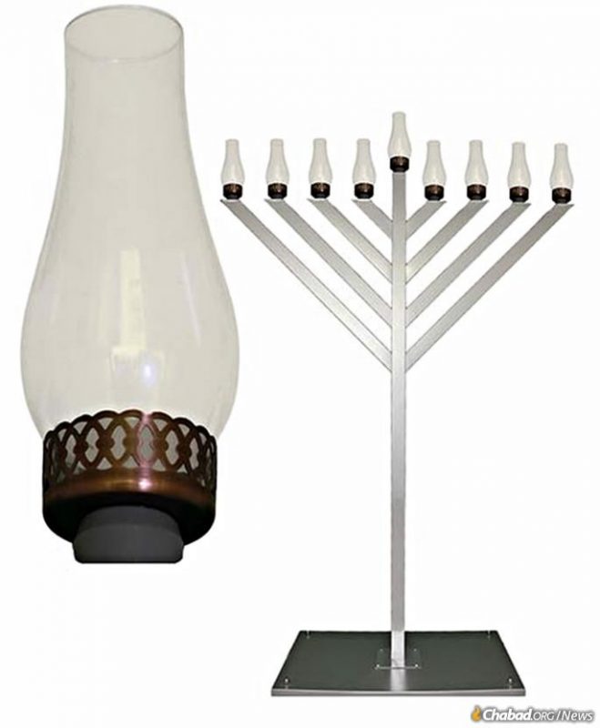 How This Rabbi Built 30,000 Public Menorahs CrownHeights.info