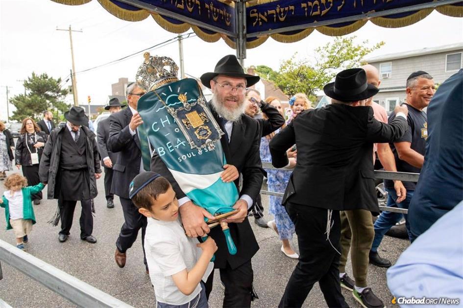 New Torah Scroll Links and Inspires Embattled Long Beach, L.I., Jewish Community CrownHeights