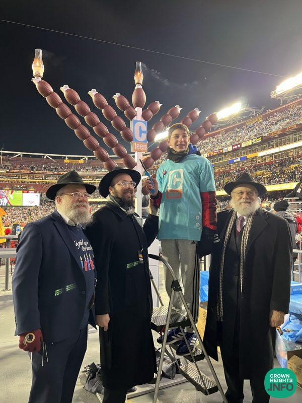 NFL 'Sunday Night Football' Features its First Menorah-Lighting - CTeen and  local Chabad centers team up to bring lighting to countless fans 