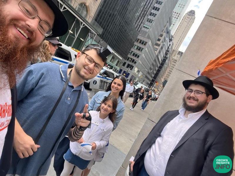 Metro Detroit Jewish students wrap tefillin challenge