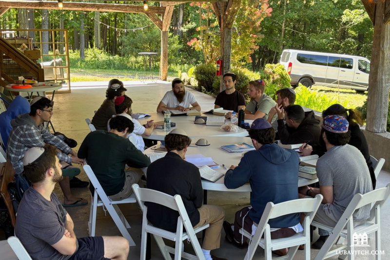 Immersive Summer Fellowship Brings Jewish Confidence to Students
