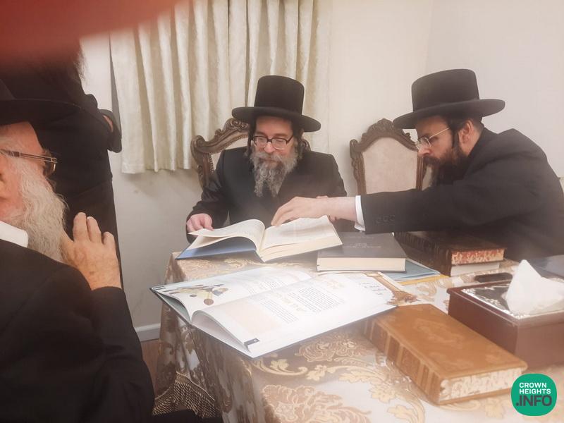 Special Delegation Presents “Tanya HaSholeim” to the Rachmastrivka and Skulen...