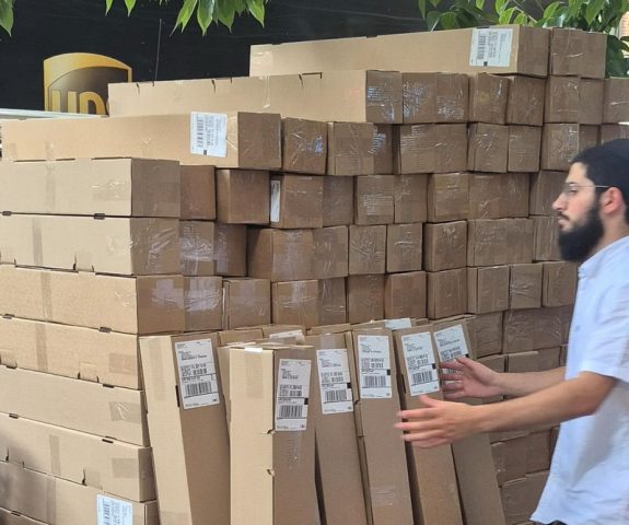 Every Shliach in the US and Canada got a Free Daled Minim Set ...