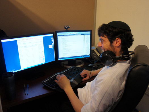 Rabbi-Programmers Court Jews in Cyberspace | CrownHeights.info – Chabad ...